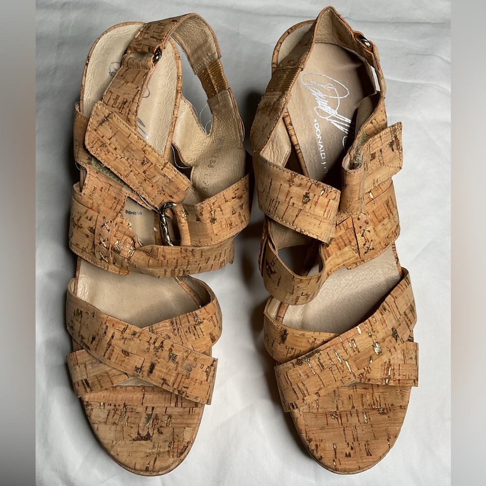 Donald J Pliner Wedges